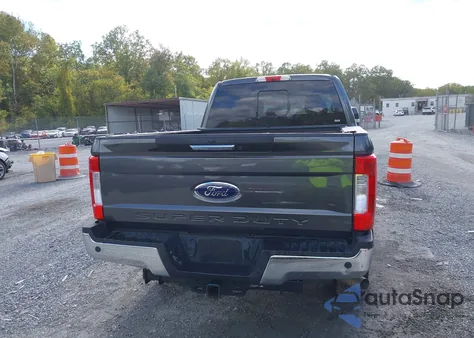 2018 Ford F-250 Lariat z USA, uszkodzony, nr VIN 1FT7W2B61JEC54038